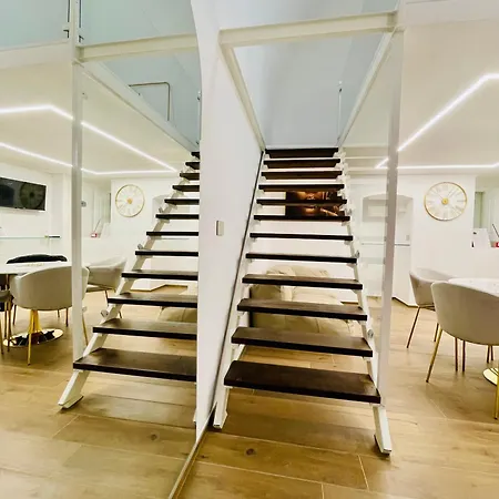 Suite169 Gold باري